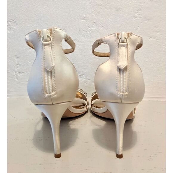 Badgley Mischka Ivory Odalis Ornamented Evening Sandals, Sz 9.5 LEFT & 8.5 RIGHT - Picture 4 of 14
